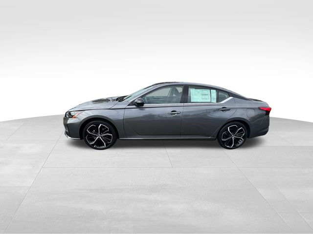 2025 Gun Metallic Nissan Altima SR FWD Sedan