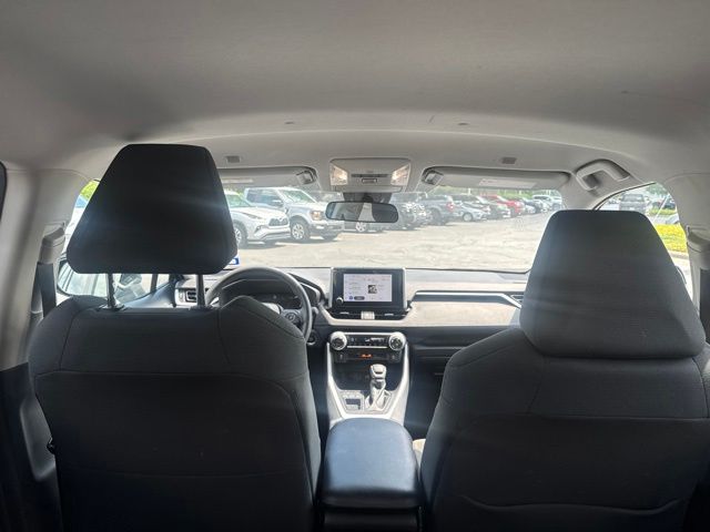 2025 Toyota RAV4 XLE - Photo 14