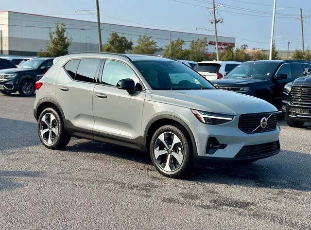 2026 Volvo XC40 B5 Plus