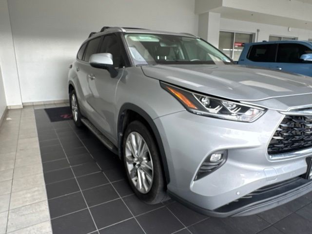 2025 Toyota Highlander Limited Silver at Don McGill Toyota