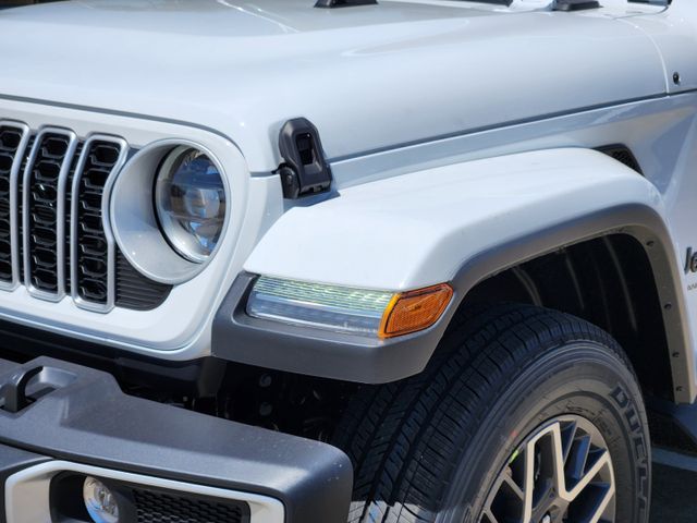 2025 Jeep Wrangler Sahara photo