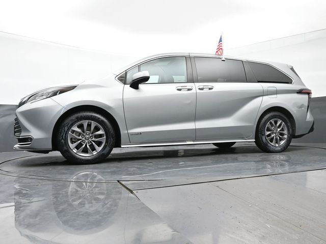 2021 Toyota Sienna XLE 37