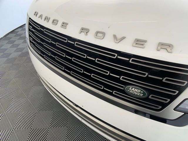 2023 Land Rover Range Rover SE 40