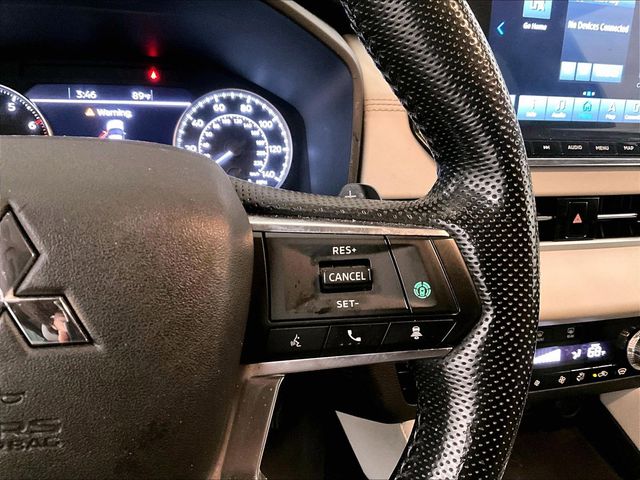 2022 Mitsubishi Outlander SEL White at Auto Express Mitsubishi