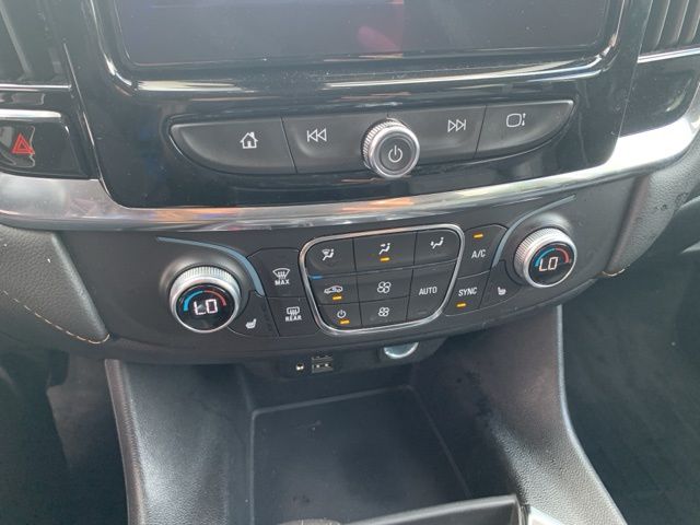 2021 Chevrolet Traverse RS photo