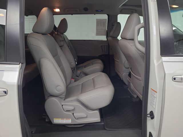 2015 – Toyota – Sienna