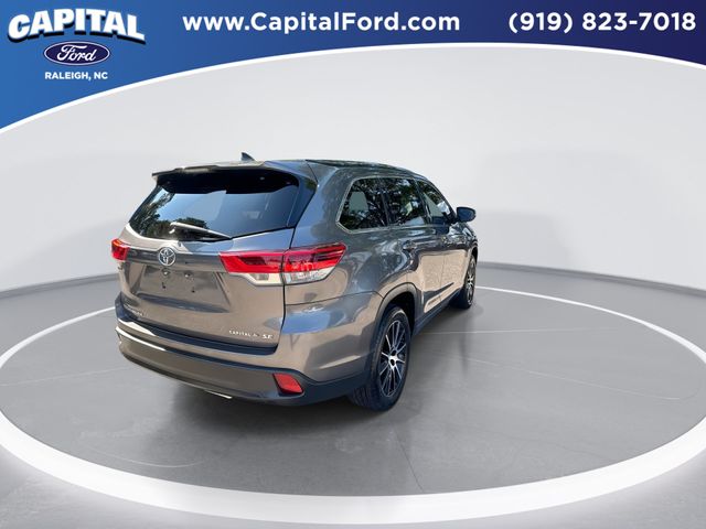 Used 2017 Gray Toyota SE image 8