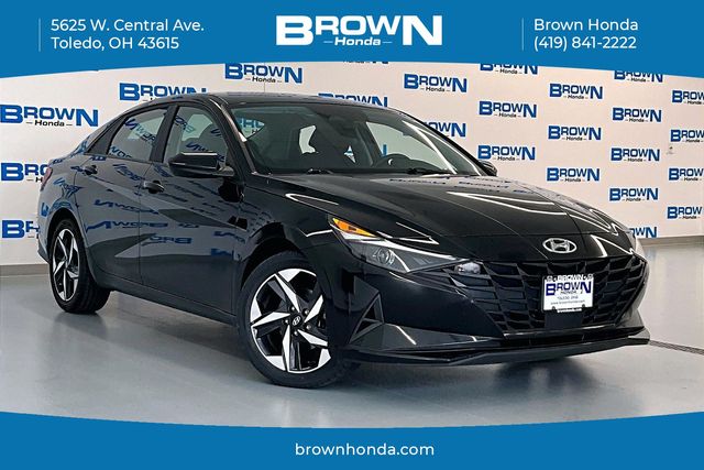 Onyx Black 2023 Hyundai Elantra Sedan Front-Wheel Drive Continuously Variable Transmission