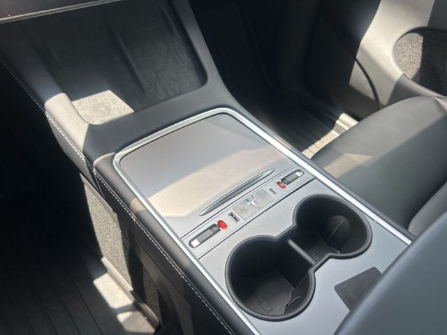 2024 Tesla Model Y Long Range - Photo 24