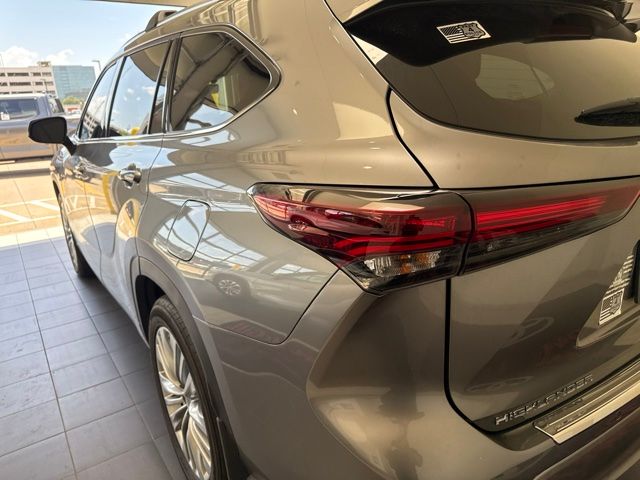 2025 Toyota Highlander Hybrid Platinum  at Toyota of Victoria