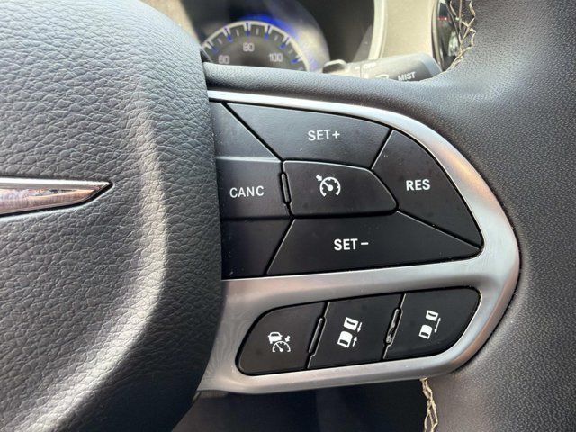 Used 2025 Chrysler Pacifica Van