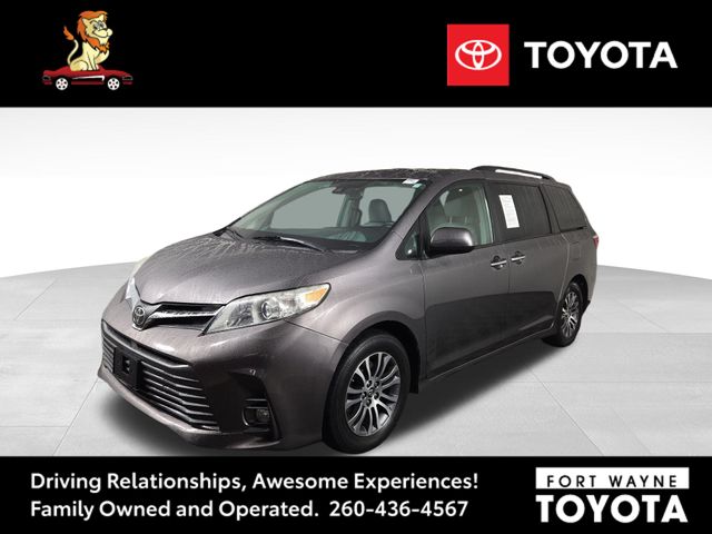 2019 Toyota Sienna XLE photo