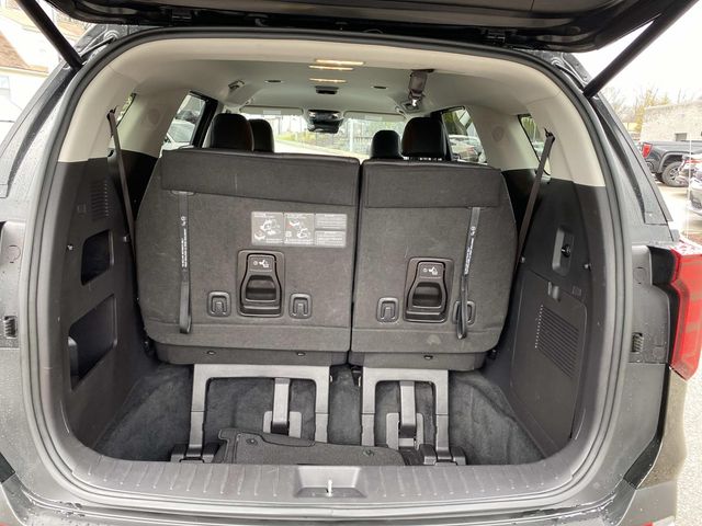 Used 2025 Kia Carnival Van