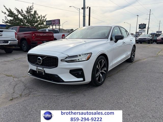 2024 Volvo S60 B5 Core Dark Theme FWD