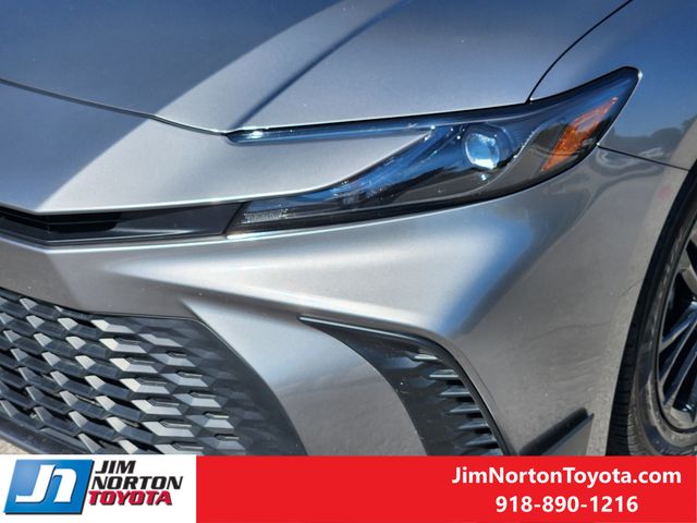 2025 Toyota Camry SE photo 8