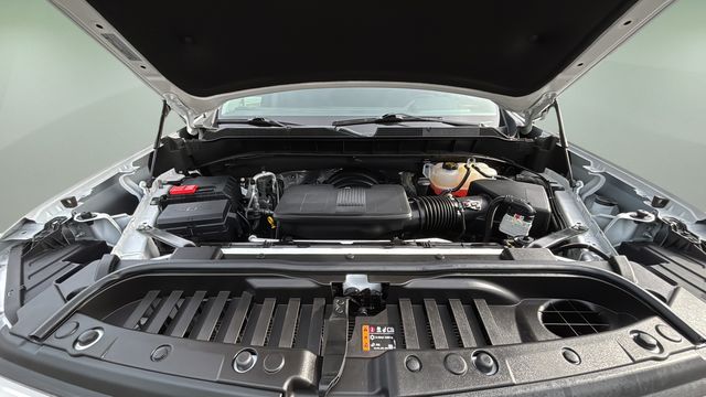 Used 2025 White Chevrolet RST image 33
