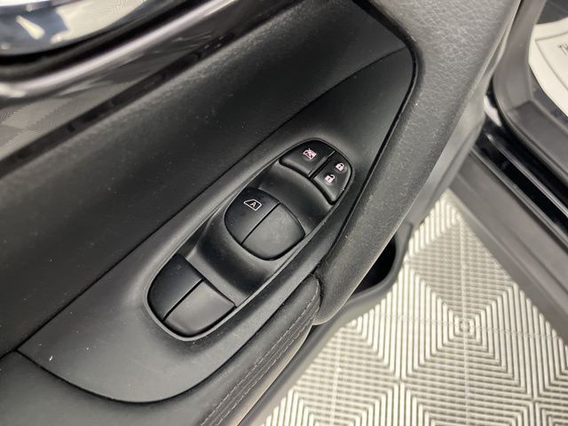2019 Magnetic Black Pearl Nissan Rogue S FWD SUV