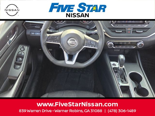 Used 2022 Black Nissan 2.5 SV image 7