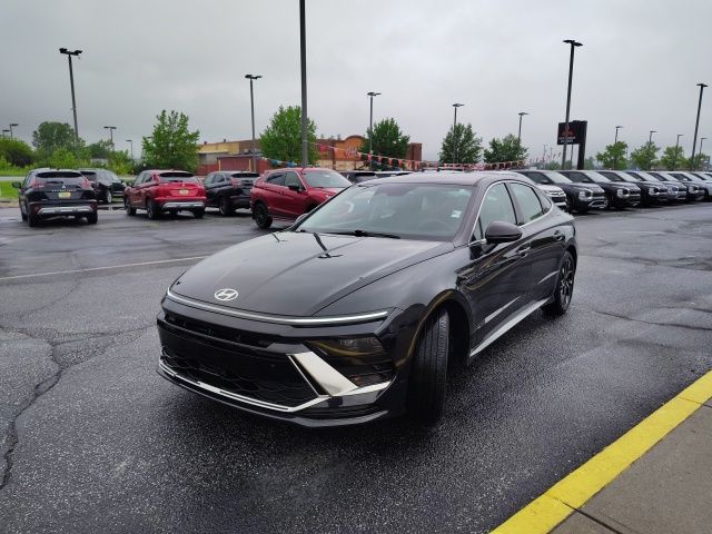 Used 2025 Blue Hyundai SEL image 3