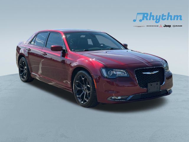 Velvet Red Pearlcoat 2019 Chrysler 300 Sedan Rear-Wheel Drive 8-Speed Automatic