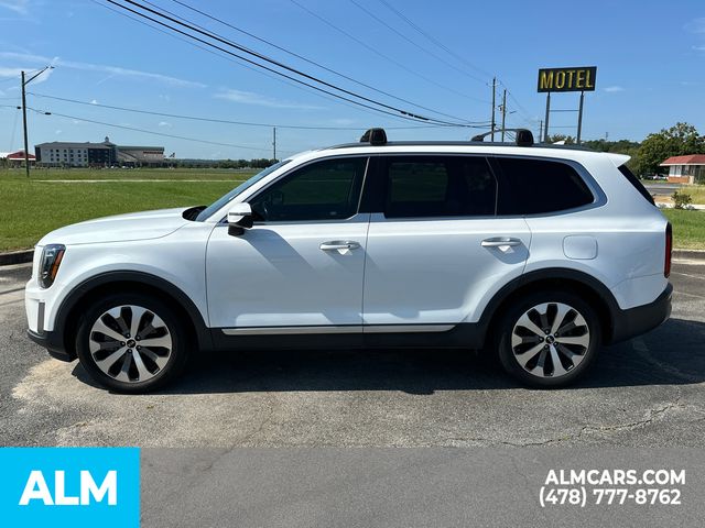 Used 2020 White Kia S image 9