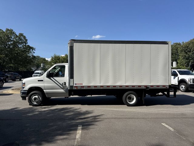 New 2027 White Ford 16FT BOX/LIFTGATE image 5