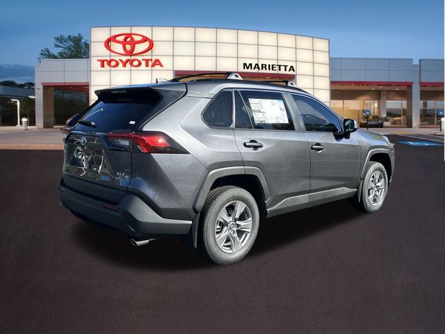 2025 Toyota RAV4 XLE 28