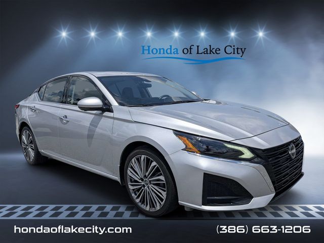 Brilliant Silver Metallic 2024 Nissan Altima Sedan All-Wheel Drive Continuously Variable Transmission