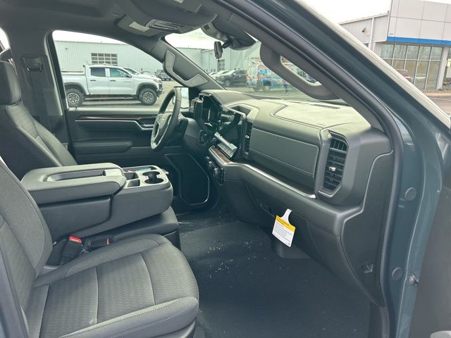 2025 Chevrolet Silverado 1500 LT photo
