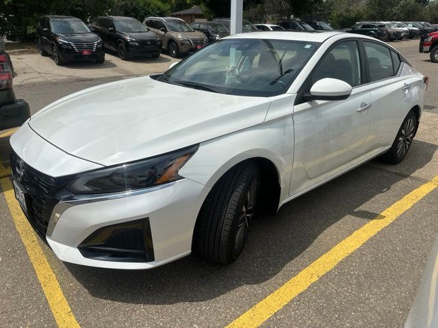 Pearl White Tricoat 2023 Nissan Altima Sedan All-Wheel Drive Continuously Variable Transmission