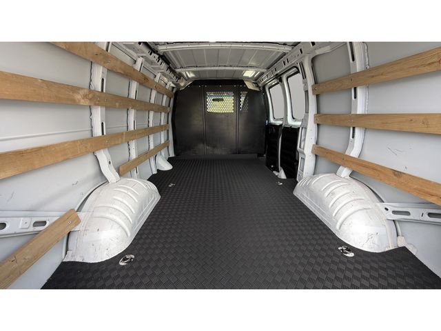 Used 2025 White GMC Work Van image 33
