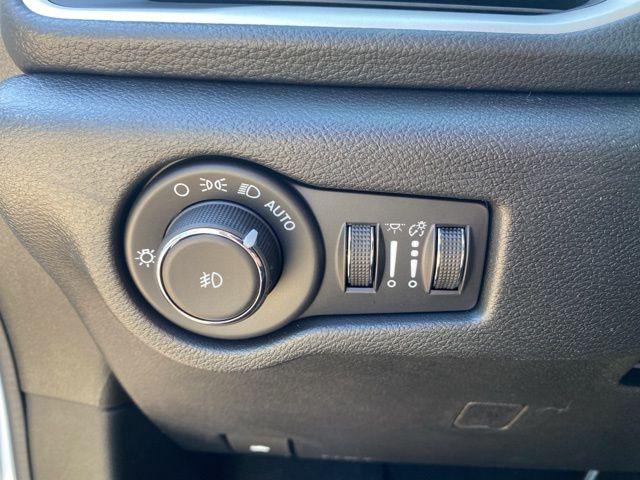 2026 Chrysler Pacifica Select - Bright White Clearcoat exterior view 14