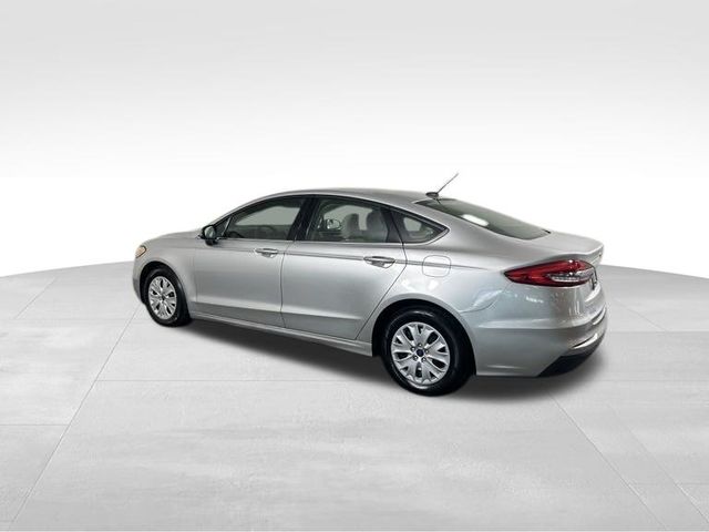 2019 Ford Fusion S 9