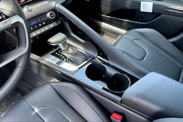 2025 Hyundai Elantra Hybrid Limited photo