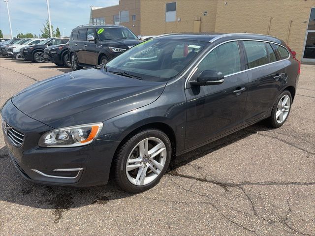 2015 Volvo V60 T5 AWD Platinum's photo