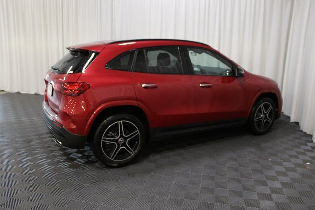 Used 2025  Mercedes-Benz GLA 250 image 6