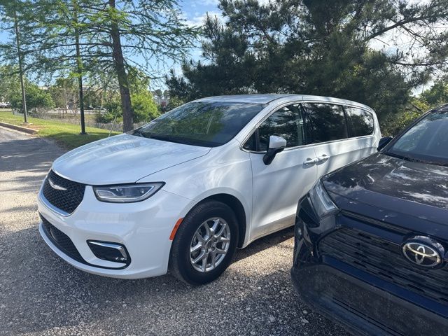 Bright White Clearcoat 2023 Chrysler Pacifica Touring L FWD Minivan Front-Wheel Drive 9-Speed Automatic