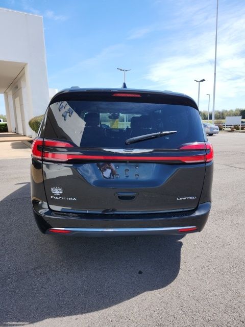 Used 2023 Black Chrysler Limited image 4