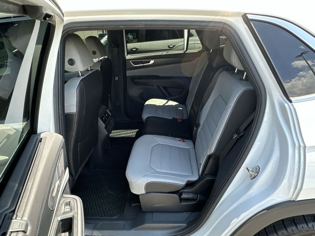 Used 2024 White Volkswagen 2.0T SEL R-Line image 23