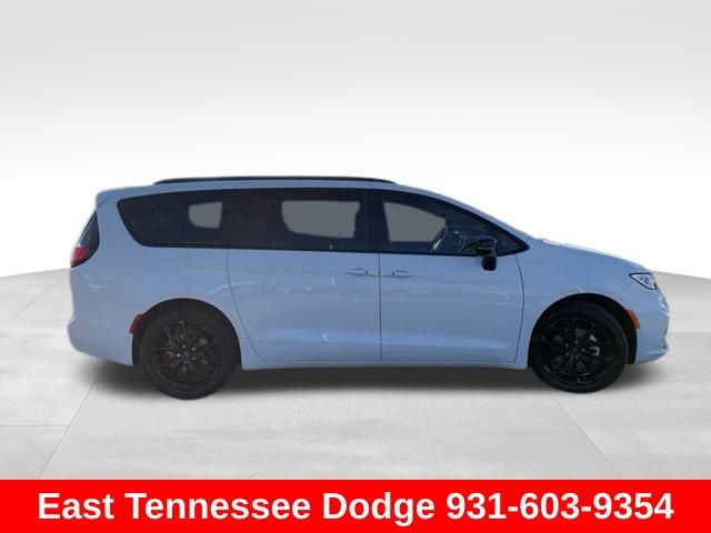 2025 Chrysler Pacifica Limited photo