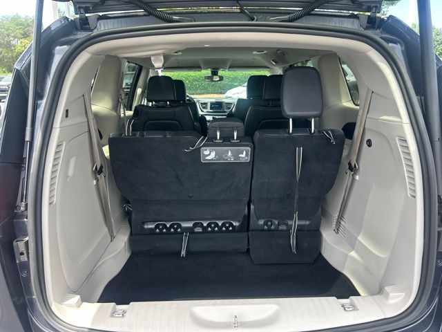 2020 Chrysler Pacifica Touring L - Photo 10