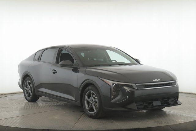 2025 Kia K4 LXS FWD