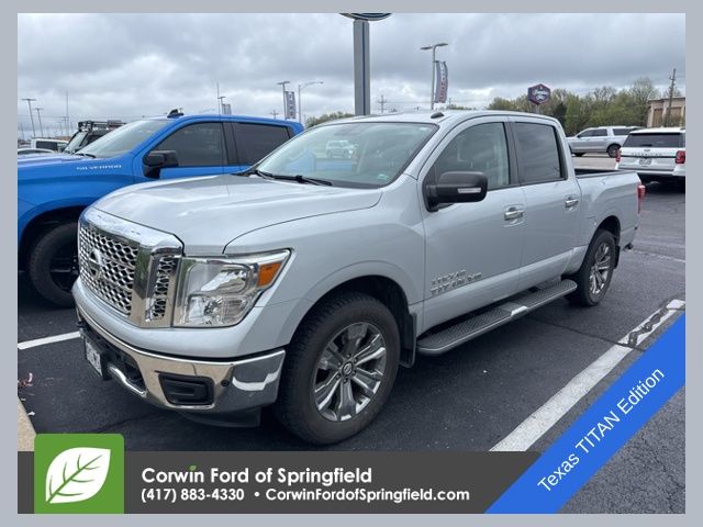 Brilliant Silver Metallic 2018 Nissan Titan SV Crew Cab 4WD Pickup Truck Four-Wheel Drive 7-Speed Automatic