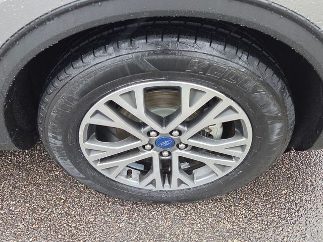 Used 2022 Silver Ford SEL image 16