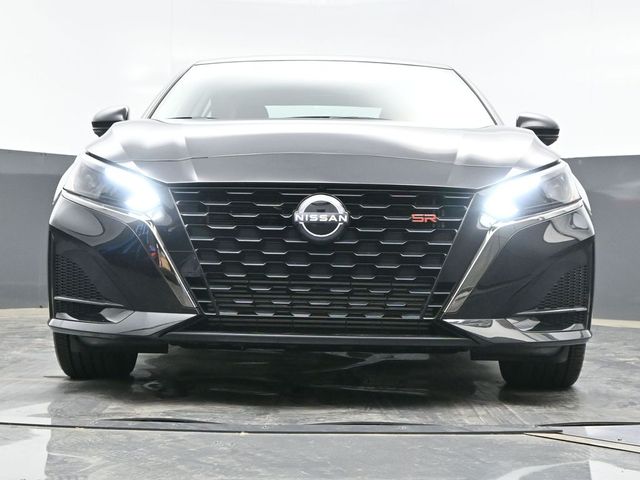2024 Super Black Clearcoat Nissan Altima 2.0 SR FWD Sedan