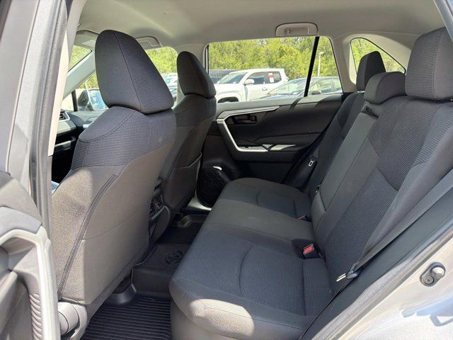 2025 Toyota RAV4 LE - Photo 13