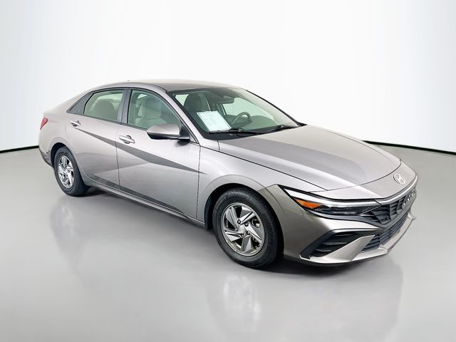 2024 Hyundai Elantra SE FWD