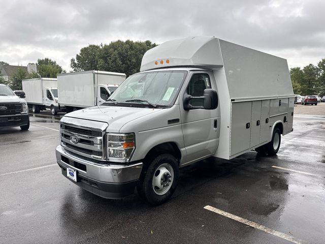 2026 Ford E-Series DRW E-350 Super Duty 158 in WB's photo