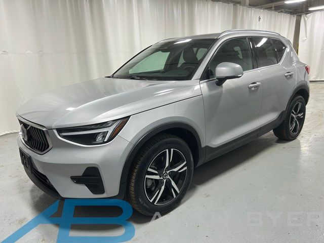 2025 Volvo XC40 B5 Core Bright Theme AWD