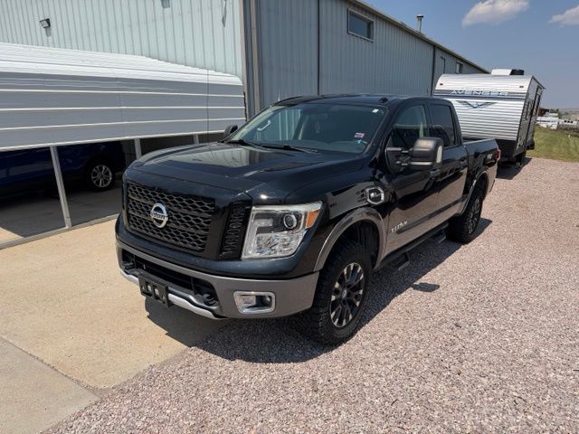 2017 Nissan Titan PRO-4X Crew Cab 4WD